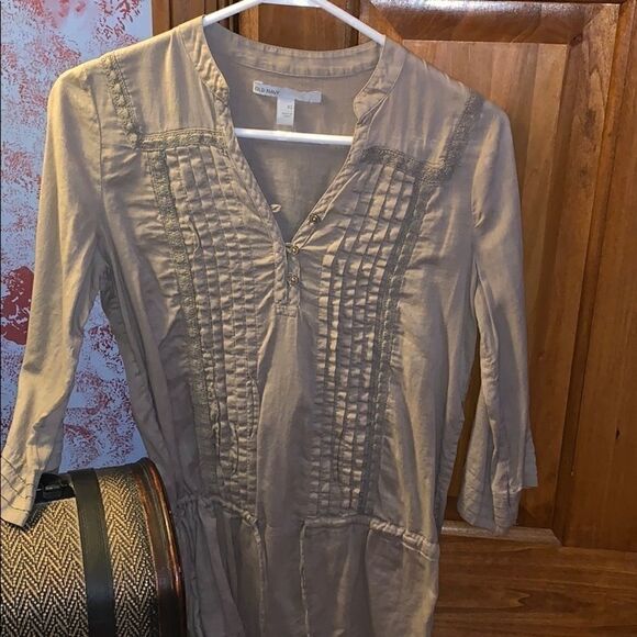 Old Navy shirt  - Picture 1 of 8